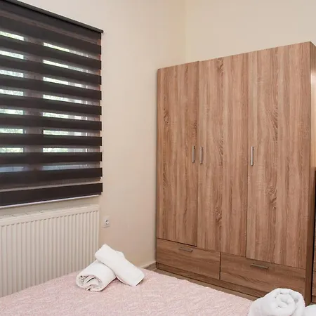 Apartman Kineri House *