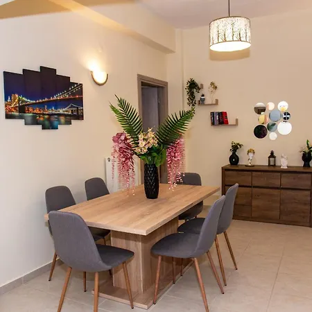 Kineri House Apartman *