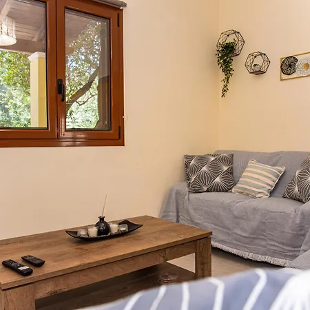 Kineri House Apartman *