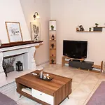 Апартаменты Kineri House *