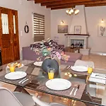 Kineri House *
